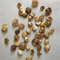 guldfarvede forskellige former genbrugs knapper